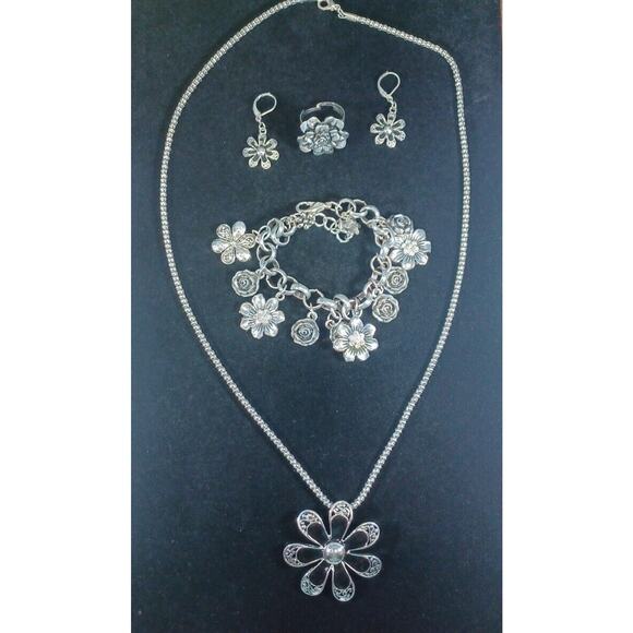 Unbranded Jewelry - Flower Rhinestone Necklace Bracelet Earrings Ring Pendant Silvertone & Black Set
